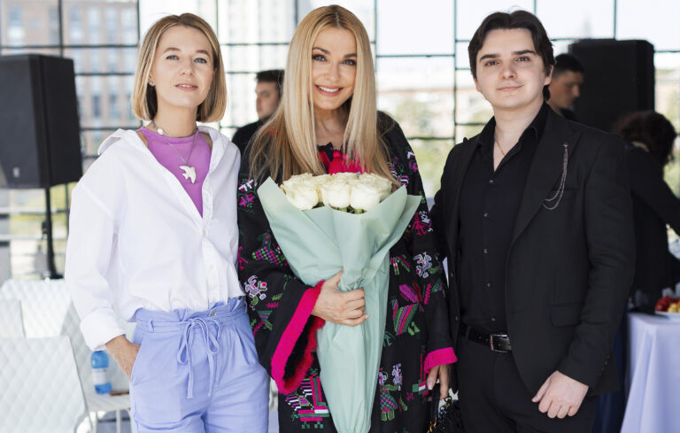 Ольга Сумська та Олександр Єгоров випустили перший соціальний акторський курс школи «Фенікс»